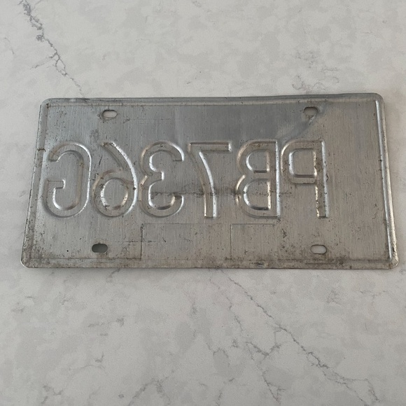 BRITISH COLUMBIA BC PARKS KERMODE BEAR LICENSE PLATE [PB736G] - Picture 3 of 4